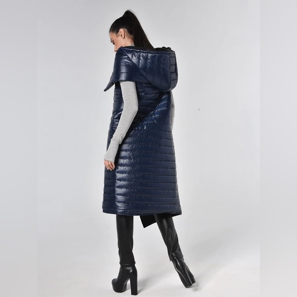 Long Asymmetric Puffer Vest by METAMORPHOZA size 8 - Picture 2 of 8